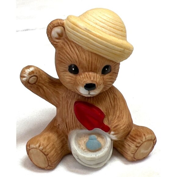 Vintage Homco Bear Figurine With Straw Hat At The Beach Porcelain Collectible - Picture 1 of 3